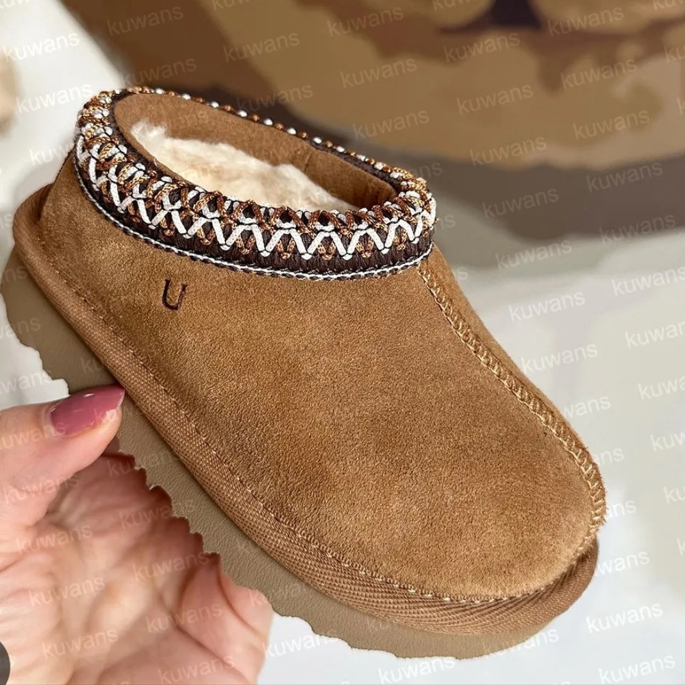 UGG Tasnsn Slippers